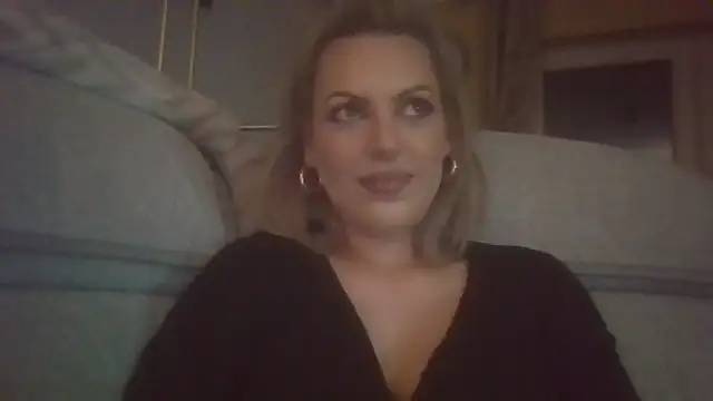 Gigi-Honey online show from October 11, 2025, 9:02 pm