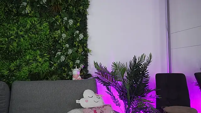 Snapshot of amiraroshen chatting on November 22, 2025, 7:46 pm amiraroshen online show from November 22, 2025, 7:46 pm