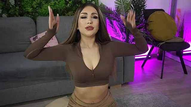 Snapshot of amiraroshen chatting on November 24, 2025, 7:35 pm amiraroshen online show from November 24, 2025, 7:35 pm