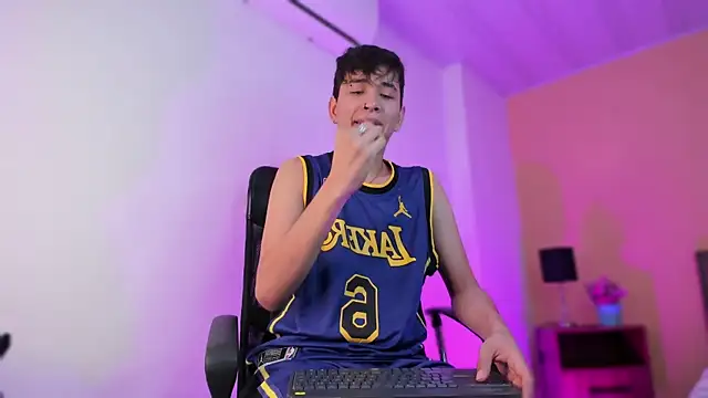 Snapshot of Brian-Ausslos chatting on December 30, 2024, 9:16 am Brian-Ausslos online show from December 30, 2024, 9:16 am