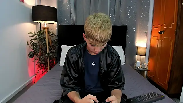 Snapshot of Brian-Ausslos chatting on January 26, 2025, 3:59 am Brian-Ausslos online show from January 26, 2025, 3:59 am