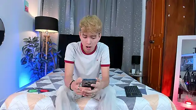 Snapshot of Brian-Ausslos chatting on February 4, 2025, 4:26 am Brian-Ausslos online show from February 4, 2025, 4:26 am