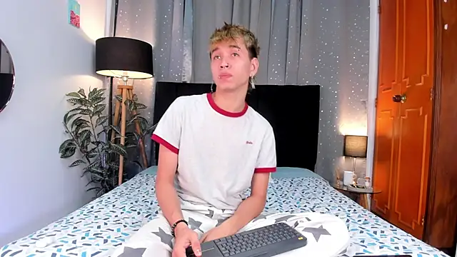 Snapshot of Brian-Ausslos chatting on February 5, 2025, 4:27 am Brian-Ausslos online show from February 5, 2025, 4:27 am