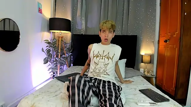 Snapshot of Brian-Ausslos chatting on February 17, 2025, 9:35 am Brian-Ausslos online show from February 17, 2025, 9:35 am