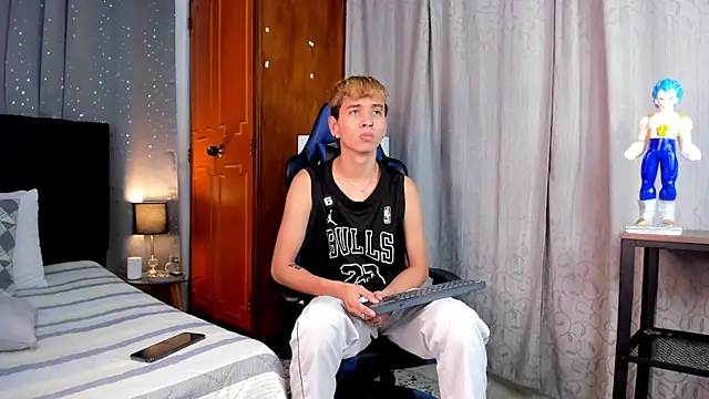 Snapshot of Brian-Ausslos chatting on February 19, 2025, 1:06 pm Brian-Ausslos online show from February 19, 2025, 1:06 pm