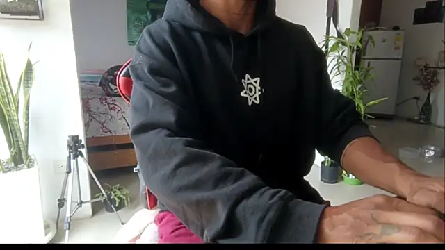 Snapshot of Adam_Valenciia chatting on May 19, 2026, 2:45 pm Adam Valenciia online show from May 19, 2026, 2:45 pm