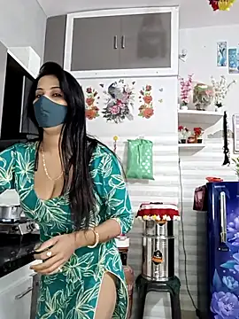 Best-Couple online show from November 13, 2025, 3:05 am