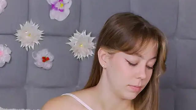 Snapshot of TheEmma chatting on September 25, 2025, 6:28 am TheEmma online show from September 25, 2025, 6:28 am