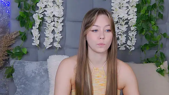 Snapshot of TheEmma chatting on October 14, 2025, 10:38 am TheEmma online show from October 14, 2025, 10:38 am