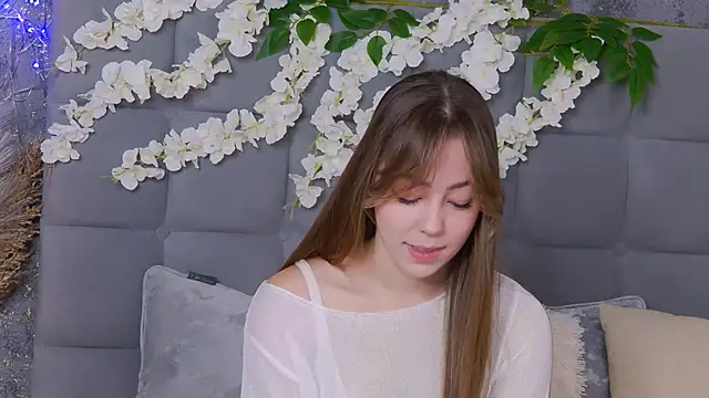 Snapshot of TheEmma chatting on November 6, 2025, 7:20 am TheEmma online show from November 6, 2025, 7:20 am