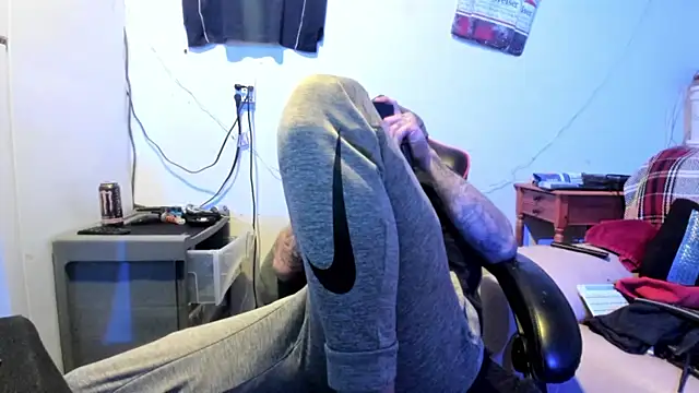 Snapshot of JamesMichael88 chatting on February 27, 2025, 8:06 am JamesMichael88 online show from February 27, 2025, 8:06 am