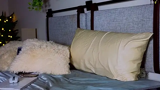 ivynyxx online show from April 15, 2026, 7:58 pm