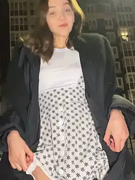 Snapshot of TheYourL chatting on December 5, 2025, 6:26 pm TheYourL online show from December 5, 2025, 6:26 pm