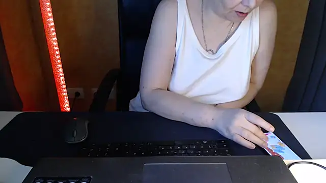 Snapshot of Sweet_Phoenix chatting on May 18, 2026, 7:47 am Sweet Phoenix online show from May 18, 2026, 7:47 am