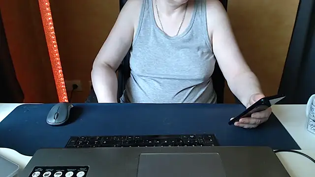 Snapshot of Sweet_Phoenix chatting on May 19, 2026, 10:10 am Sweet Phoenix online show from May 19, 2026, 10:10 am
