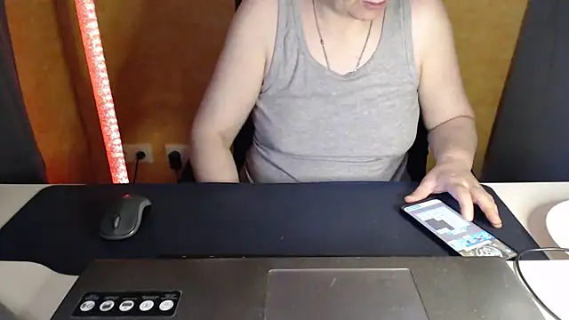 Snapshot of Sweet_Phoenix chatting on May 26, 2026, 8:32 am Sweet Phoenix online show from May 26, 2026, 8:32 am