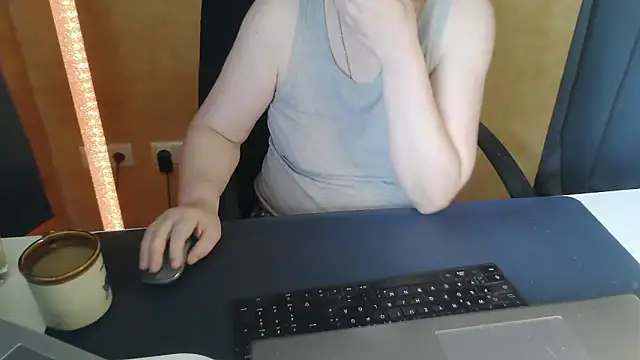 Snapshot of Sweet_Phoenix chatting on June 11, 2026, 8:34 am Sweet Phoenix online show from June 11, 2026, 8:34 am