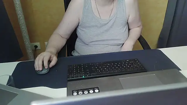 Snapshot of Sweet_Phoenix chatting on June 26, 2026, 11:14 am Sweet Phoenix online show from June 26, 2026, 11:14 am