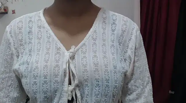 Snapshot of Honey_Bee25 chatting on January 28, 2025, 4:18 am Honey Bee25 online show from January 28, 2025, 4:18 am