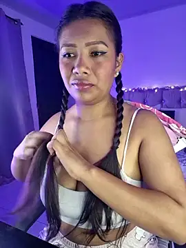 Snapshot of PaulaOrtiz_1 chatting on October 4, 2025, 12:52 am PaulaOrtiz 1 online show from October 4, 2025, 12:52 am