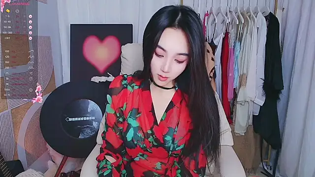 xiaotiantian-76 online show from November 17, 2025, 2:28 am