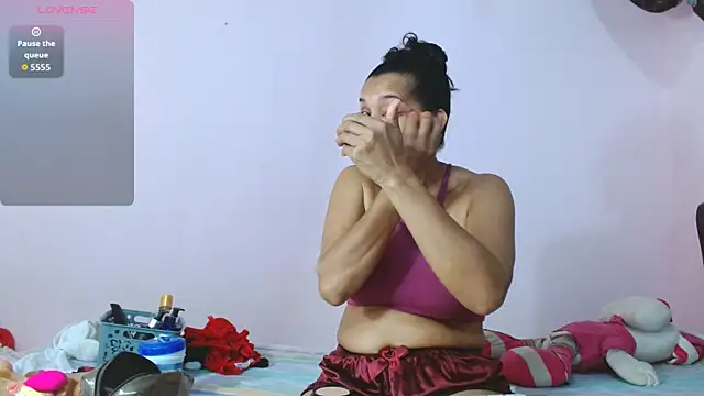 latinabueno41 online show from October 25, 2025, 11:43 pm