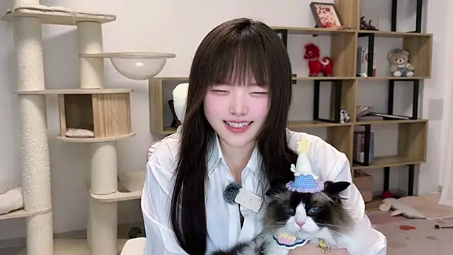 Snapshot of Chenjing0 chatting on May 16, 2026, 12:15 pm Chenjing0 online show from May 16, 2026, 12:15 pm