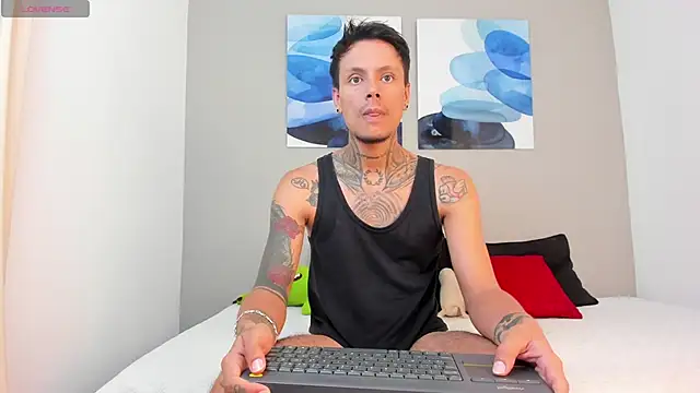 Snapshot of Emilio_Wolf chatting on January 23, 2025, 10:43 am Emilio Wolf online show from January 23, 2025, 10:43 am