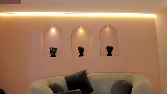 Snapshot of NiaSalvatore chatting on October 30, 2025, 6:30 pm NiaSalvatore online show from October 30, 2025, 6:30 pm