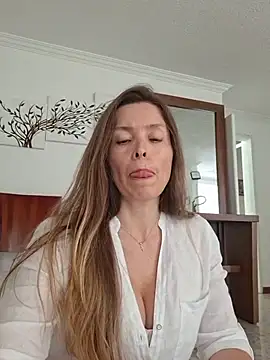 Snapshot of karina_warthon chatting on May 26, 2026, 5:31 pm karina warthon online show from May 26, 2026, 5:31 pm