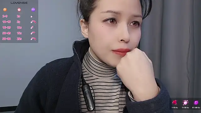 Lucky-xiuxiu online show from November 30, 2025, 1:04 pm