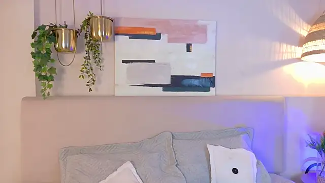 AbieHills online show from November 12, 2025, 11:43 am