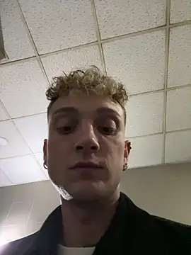 Snapshot of verici34 chatting on November 23, 2025, 9:25 pm verici34 online show from November 23, 2025, 9:25 pm