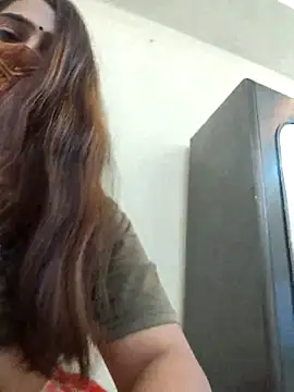 shreya1765 online show from September 21, 2025, 12:40 pm