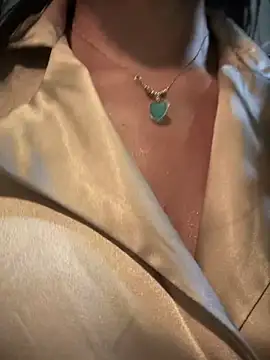 Snapshot of BELLA--26 chatting on October 18, 2025, 1:34 pm BELLA--26 online show from October 18, 2025, 1:34 pm