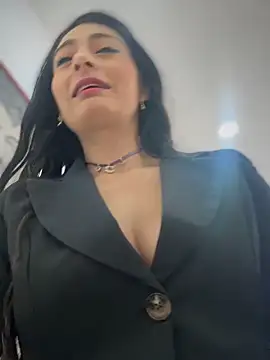 Snapshot of BELLA--26 chatting on October 30, 2025, 1:45 pm BELLA--26 online show from October 30, 2025, 1:45 pm