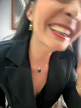 Snapshot of BELLA--26 chatting on November 10, 2025, 1:43 pm BELLA--26 online show from November 10, 2025, 1:43 pm