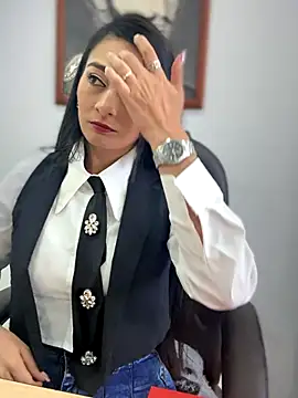 Snapshot of BELLA--26 chatting on November 27, 2025, 1:35 pm BELLA--26 online show from November 27, 2025, 1:35 pm