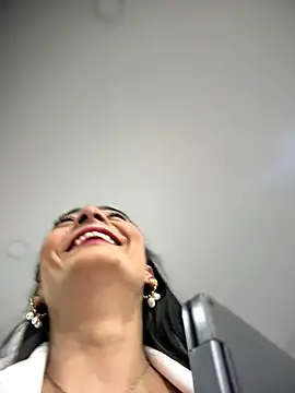 Snapshot of BELLA--26 chatting on December 14, 2025, 1:49 pm BELLA--26 online show from December 14, 2025, 1:49 pm