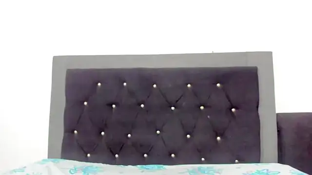 Snapshot of violetadumsper chatting on December 21, 2025, 4:52 am violetadumsper online show from December 21, 2025, 4:52 am