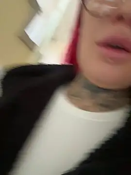 Mia-Fuchs online show from January 16, 2026, 2:43 pm