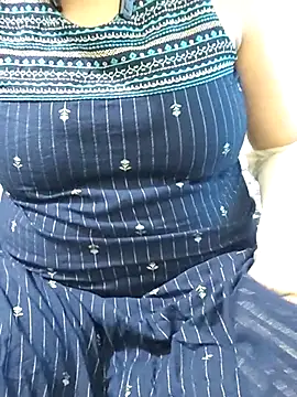Snapshot of mallupriyapriya chatting on July 7, 2026, 5:43 am mallupriyapriya online show from July 7, 2026, 5:43 am