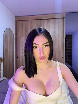 Maddy Jones online show from May 28, 2026, 12:52 am
