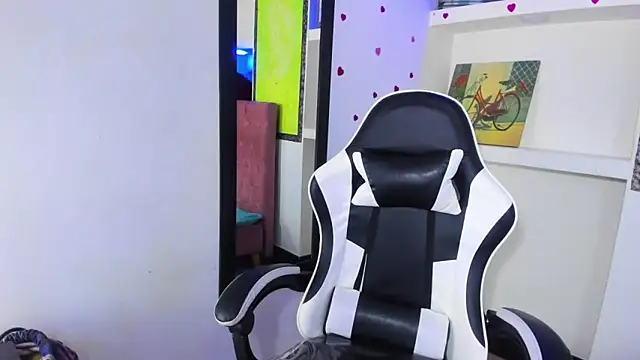 Anniee x online show from May 23, 2026, 12:42 pm
