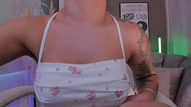 NiiaEvanss online show from January 9, 2026, 1:14 pm