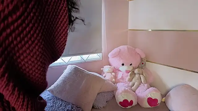 Charlotte  Miller online show from October 26, 2025, 11:38 am