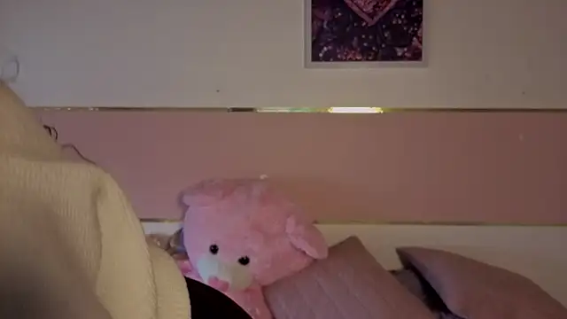 Charlotte  Miller online show from November 20, 2025, 12:05 pm