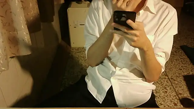 Snapshot of KYU890428 chatting on May 15, 2026, 5:42 pm KYU890428 online show from May 15, 2026, 5:42 pm