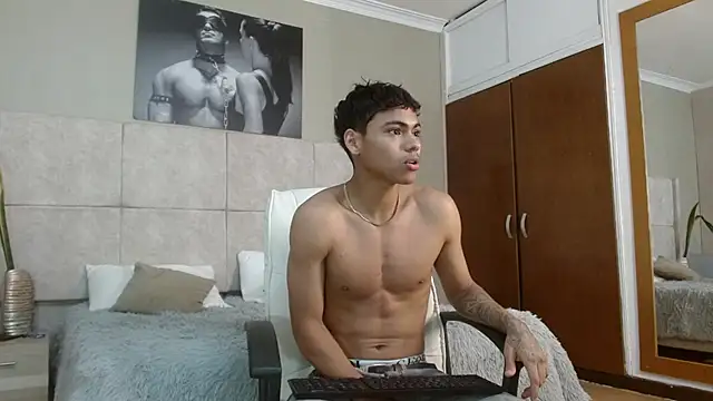 adam piarse01 online show from September 28, 2025, 10:37 pm