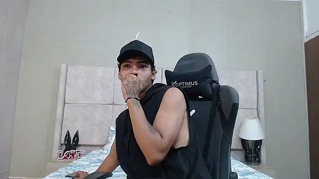 adam piarse01 online show from July 31, 2026, 1:49 am